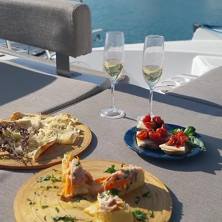 Private Exclusive Catamaran 'hang Loose' Tekne Barselona