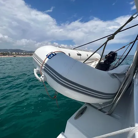 Botel Private Exclusive Catamaran 'hang Loose'
